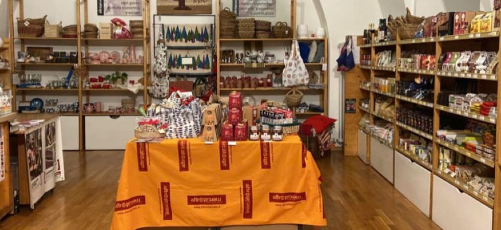 "I nostri primi 20 anni": la bottega "Mandacarù" di Mezzolombardo festeggia un compleanno davvero speciale
